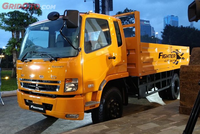 Ilustrasi Mitsubishi FUSO Fighter, truk tidak dirancang untuk manuver ekstrim