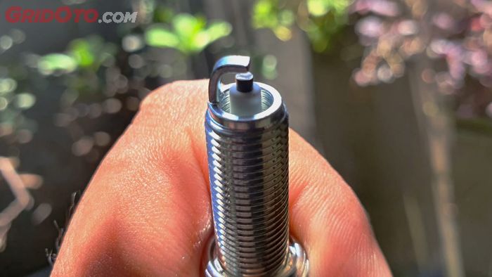 Bentuk elektroda busi LMAR8L-9