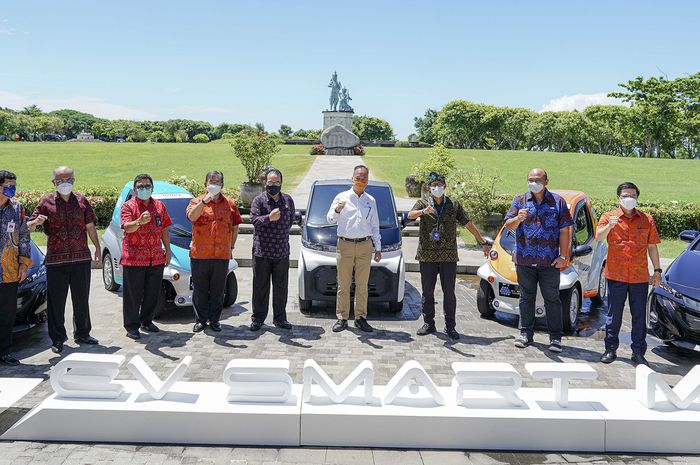 Toyota meluncurkan project EV Smart Mobility di kawasan Nusa Dua, Bali
