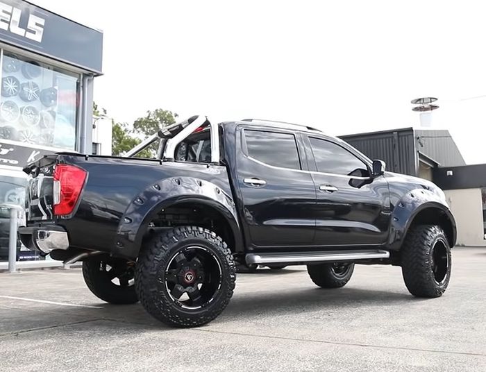 Modifikasi Nissan Navara auto tampil gagah berkat racikan di kaki-kaki