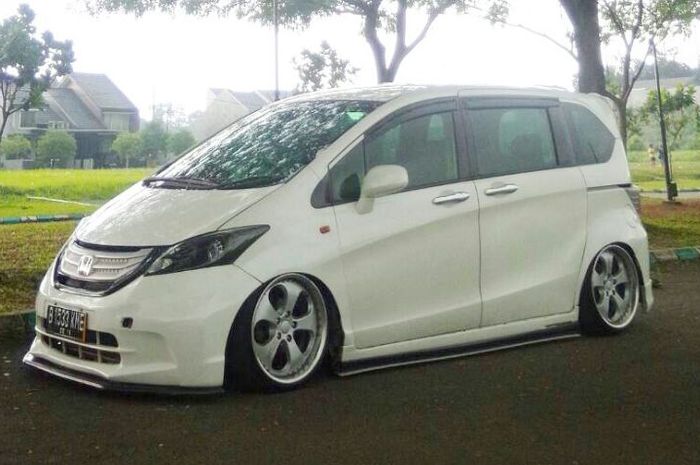 Honda Freed bergaya elegan