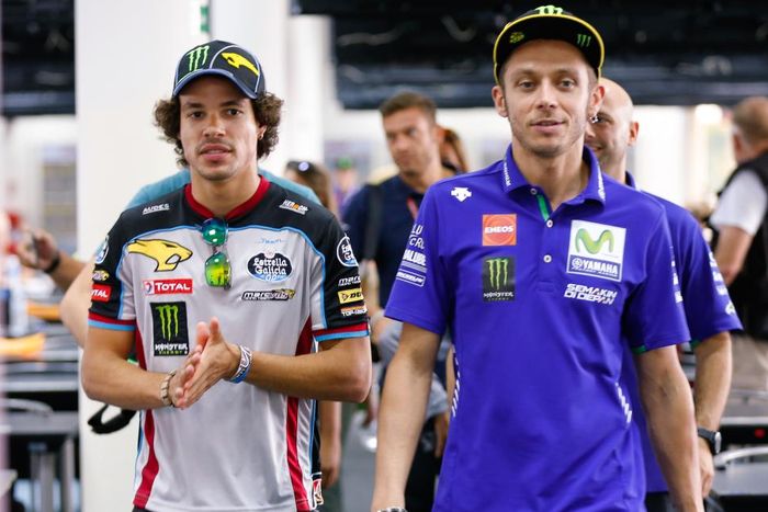 Franco Morbidelli (kiri) dan Valentino Rossi (kanan)