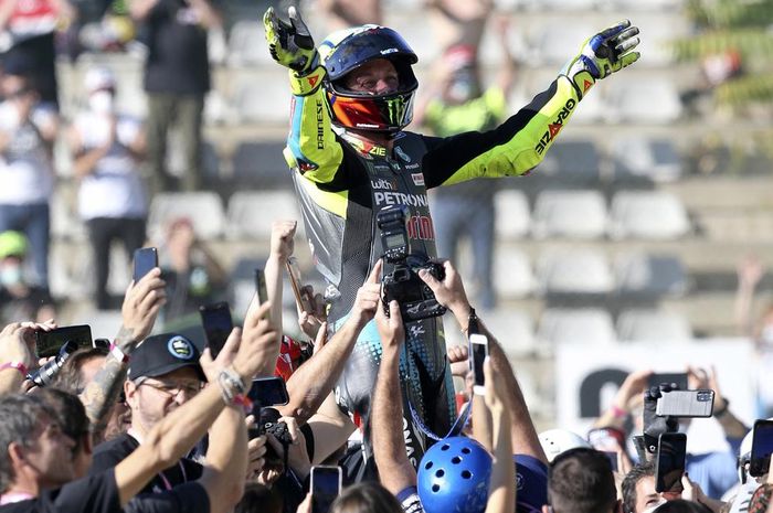 Dorna Sports berencana memberikan piala khusus dengan nama Valentino Rossi yang bisa diperebutkan pembalap di MotoGP