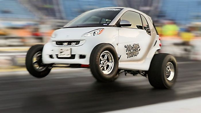 Smart Fortwo drag race sangar cangkok mesin V8 Chevrolet