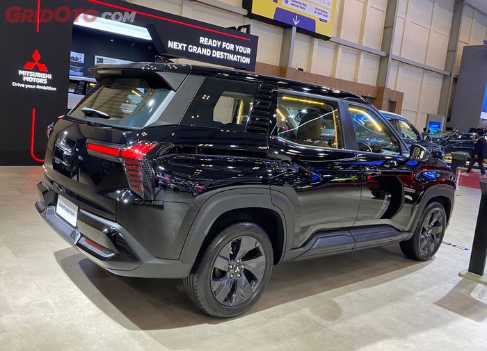 Tampang belakang Mitsubishi Destinator Exceed.
