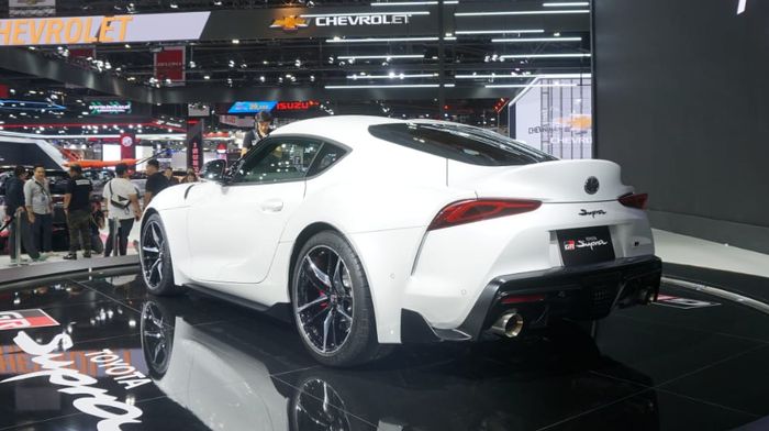 Bagian buritan Toyota Supra tampak seksi