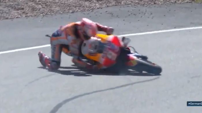 Marc Marquez low side di FP4 MotoGP Jerman