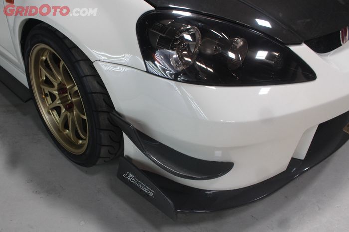 Bumper depan pakai versi JS Racing