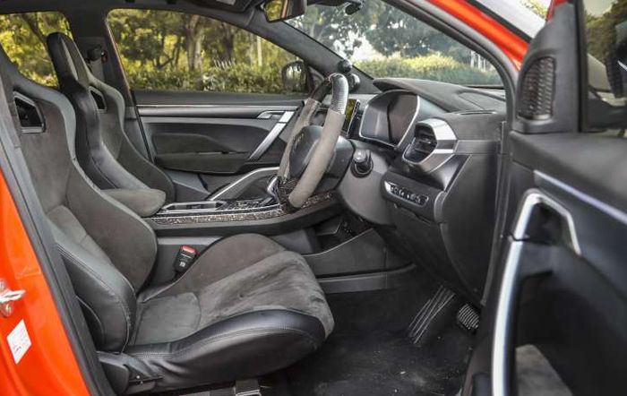 Kabin pakai jok replika Recaro