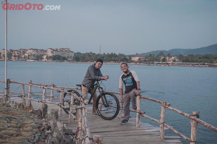 Eksplorasi Pantai Pasir Putih Sirih, Anyer, Banten!