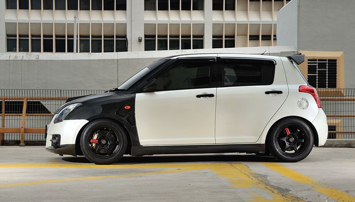 Suzuki Swift pakai pelek TE37 ukuran 15 inci