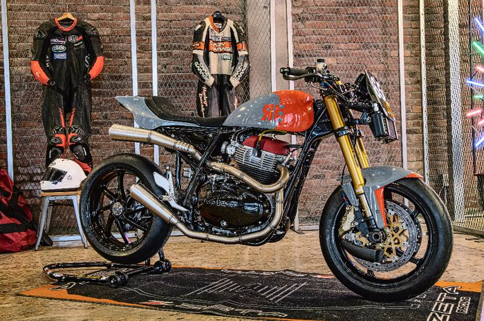 Modifikasi Royal Enfield Continental GT 650 garapan Crazy Garage