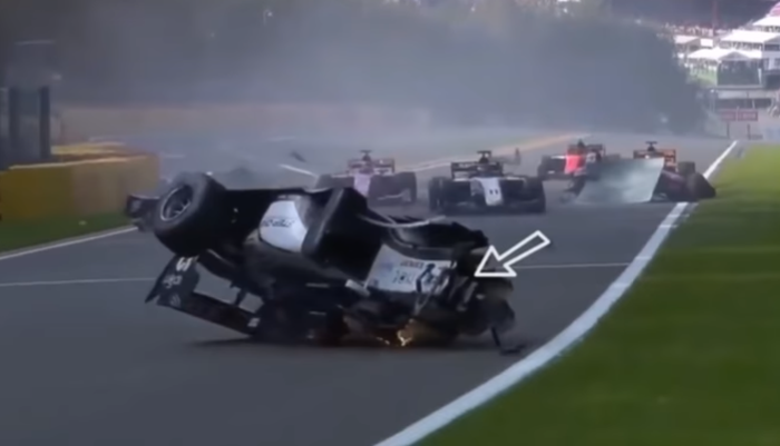 Kaki Juan Manuel Correa sampai terlihat ketika bagian depan mobil lepas dalam kecelakaan balap F2 Belgia