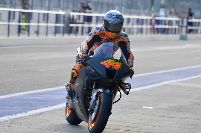 Jelang MotoGP 2022, Pol Espargaro menyadari bahwa timnya masih memiliki motor yang kalah cepat dibandingkan Ducati