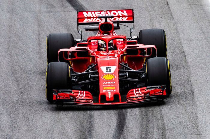 Sebastian Vettel di F1 Brasil 2018 mengemudikan mobil tim Ferrari dengan sponsor Mission Winnow