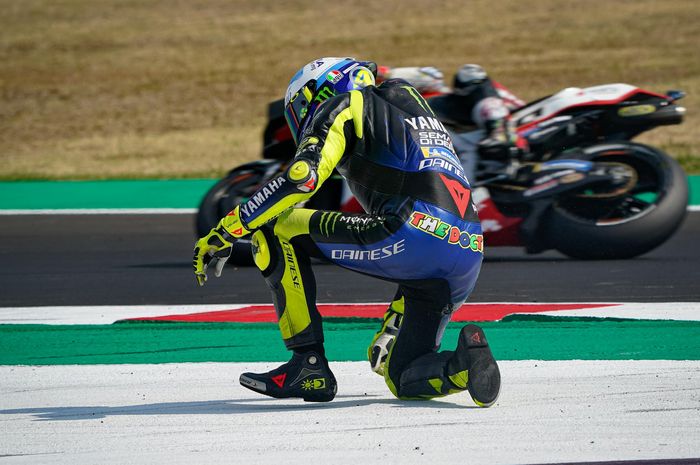 Akui buat kesalahan di MotoGP Emiliar Romagna 2020, Ini Penyebab Valentino Rossi terjatuh di awal balapan