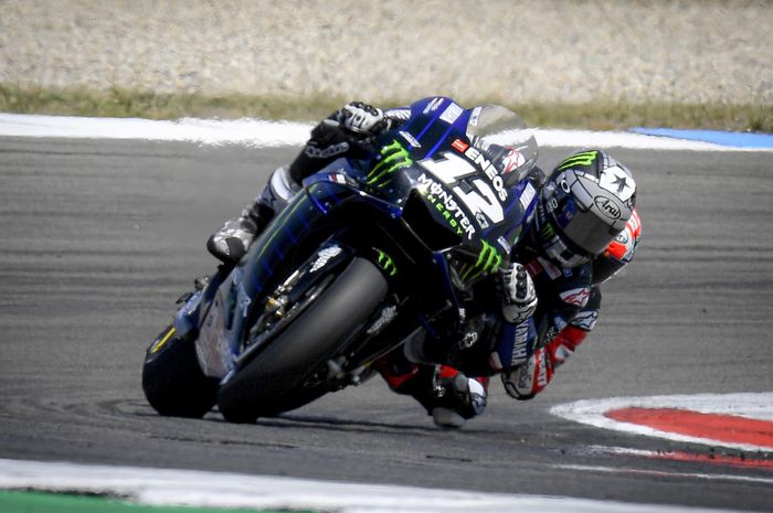 Menang di MotoGP Belanda, Maverick Vinales tak mampu menahan kegembiraannya usai mempersembahkan kemenangan pertama untuk tim Monster Energy Yamaha