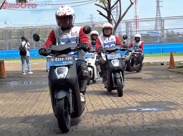 Pelatihan safety riding motor listrik Honda tidak dipungut biaya 