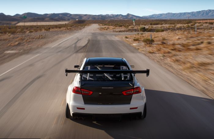 Tampilan belakang Mitsubishi Lancer Evolution X 