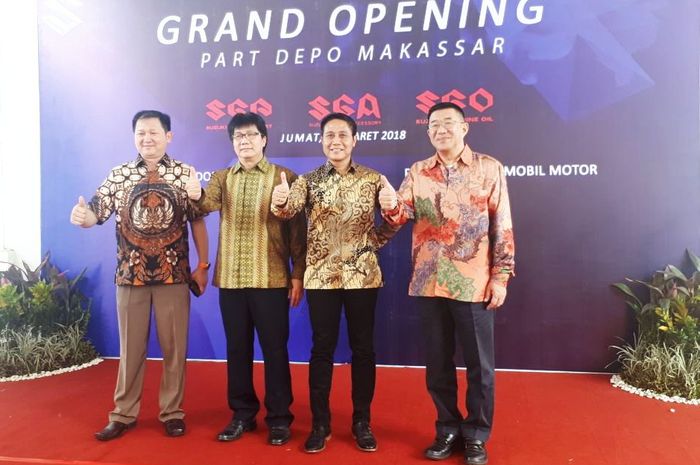  Manajemen PT SIS Saat Acara Pembukaan Part Depo Makassar 