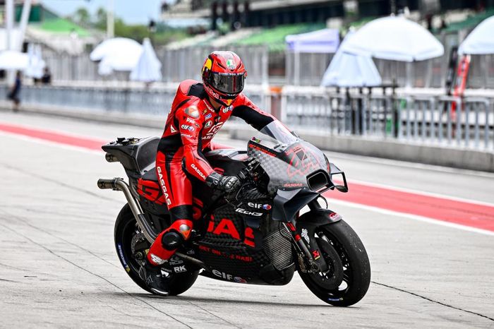 mengendarai GasGas RC16 Pol Espargaro menempati posisi ketiga tes MotoGP 2023 Sepang hari Sabtu (11/2)