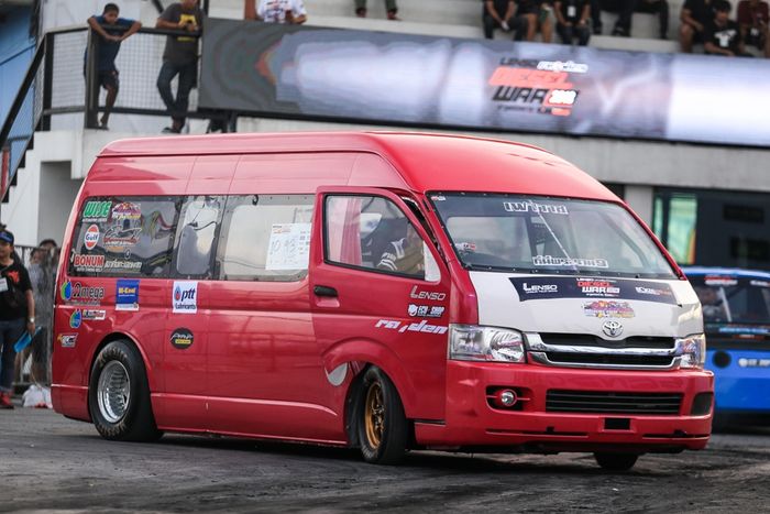 Toyota HiAce yang aslinya santub jadi berubah bengal dan garang