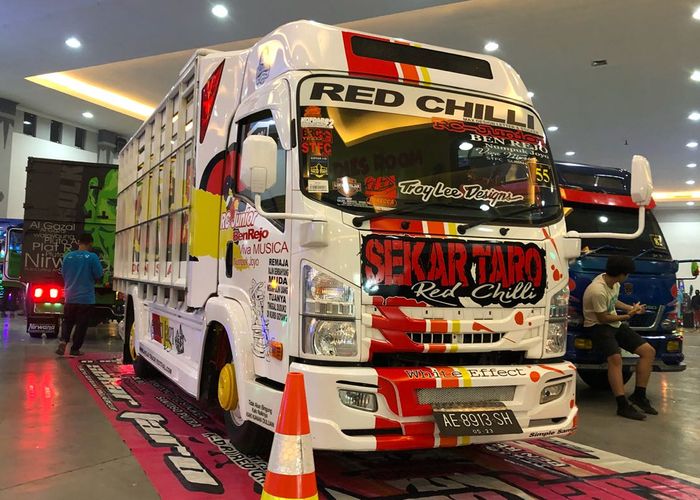 Deretan Gaya Modifikasi Truk Isuzu Dari Muka Scania Hingga Lapis Warna Blink Blink Gridoto Com