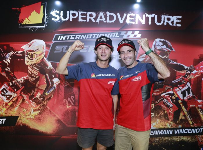 Dua pebalap asal Perancis, Germain Vincenot (kiri) dan Sylvain Bidart (kanan) siap meramaikan SuperAdventure International Supermoto Race Seri Kejurnas 2023 pada kelas FFA 450 International