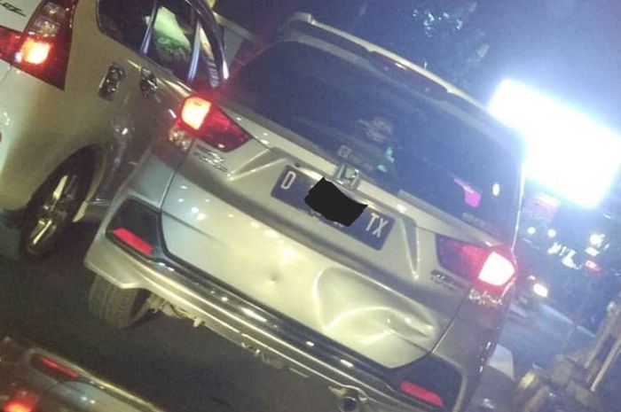 Ilustrasi pintu bekalang Honda Mobilio yang penyok