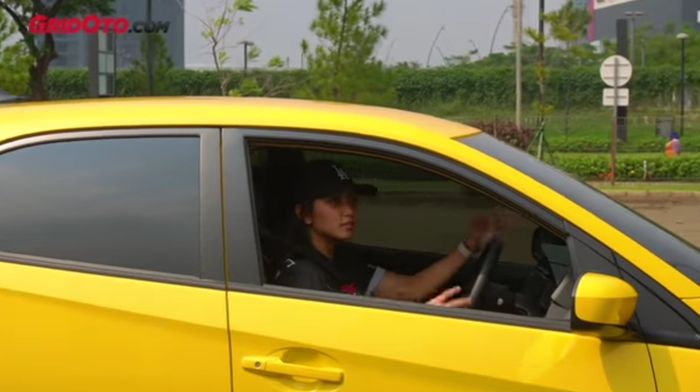 Alinka Hardianti jajal langsung Brio Satya dengan body kit Type R