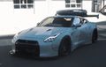 Nissan GT-R R35 Stylish dan Gambot, Berbaju Liberty Walk, Pakai Roof Box
