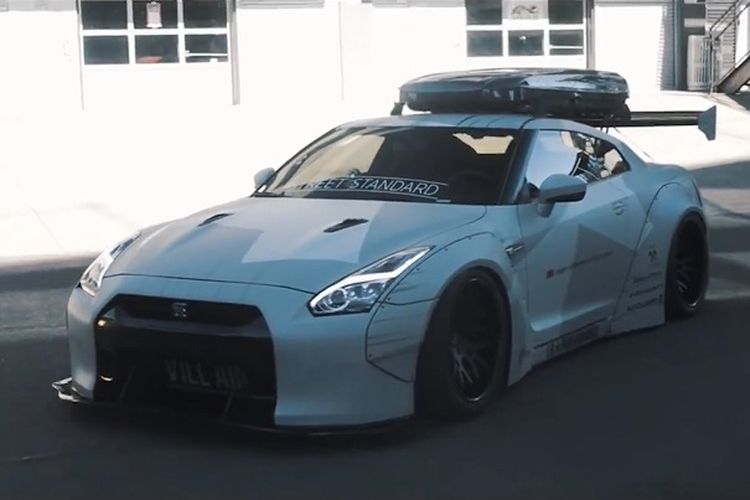 Nissan gtr roof box hotsell