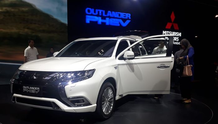 Mitsubishi Outlander PHEV di event GIIAS 2019.