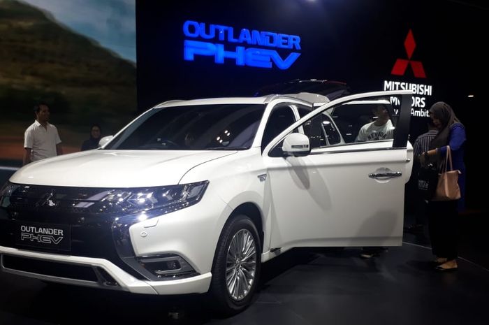 Mitsubishi Outlander PHEV di event GIIAS 2019.