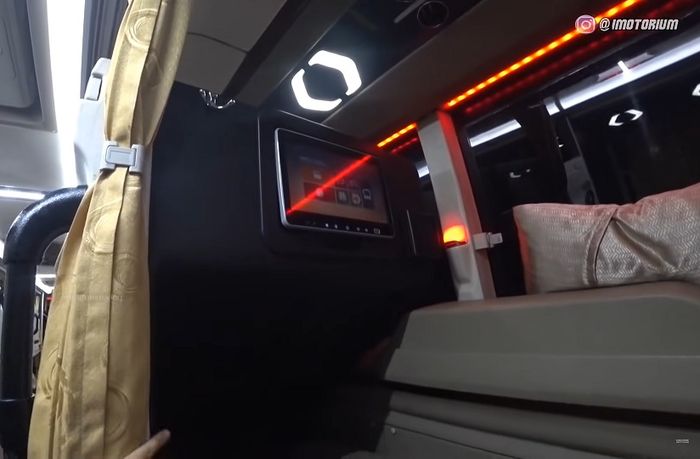 Tampilan jok kelas Suites di bus Laksana Legacy SR2 Suite Class Sinar Jaya