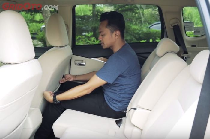 Jok baris kedua Mitsubishi Xpander bisa dimaju-mundurkan