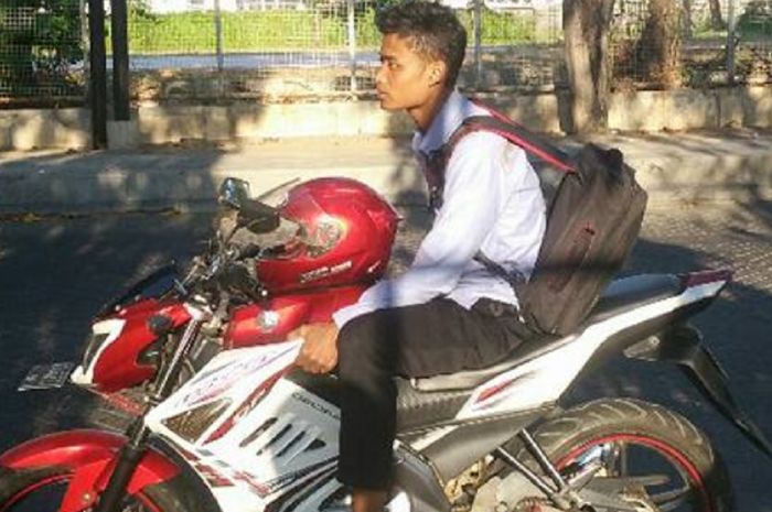 Arbi Romero dengan motornya 