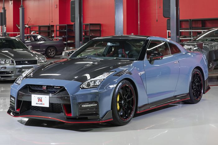 Nissan GT-R Nismo terbaru siap hadir dengan skema warna khusus dan banyak aksen karbon