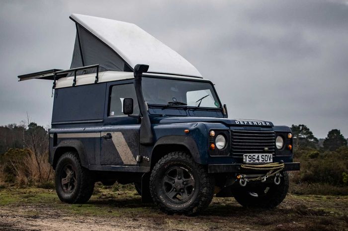 Land Rover Defender milik Felix Collien berubah jadi campervan fungsional