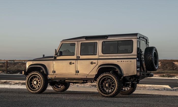 Land Rover Defender ini juga didukung racikan kaki-kaki dari Himalaya
