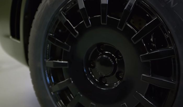 Komposisi roda dan suspensi Audi RS4 Avant sudah diganti