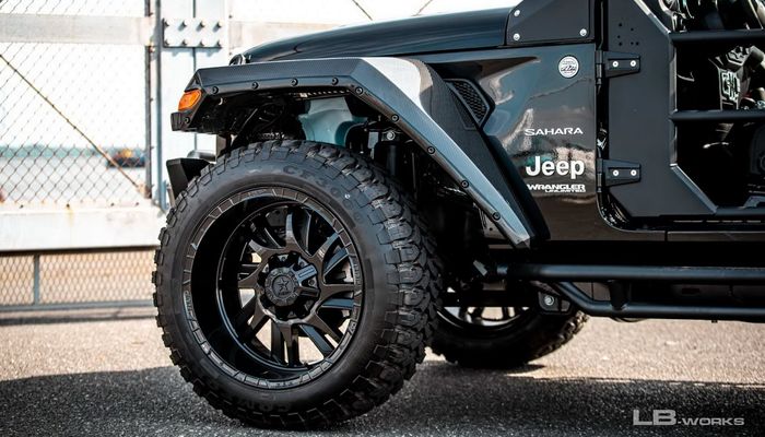 Jeep Wrangler JL dibuat lebih jangkung plus dipadu pelek baru 