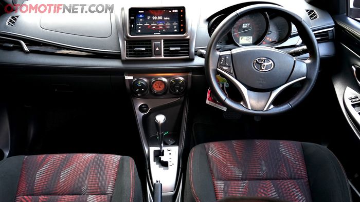 Interior Toyota Yaris Heykers