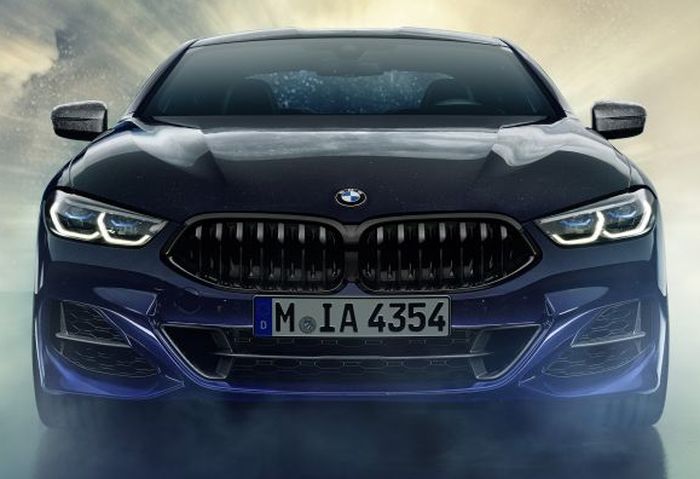 tampak depan BMW M850i Night Sky terlihat elegant