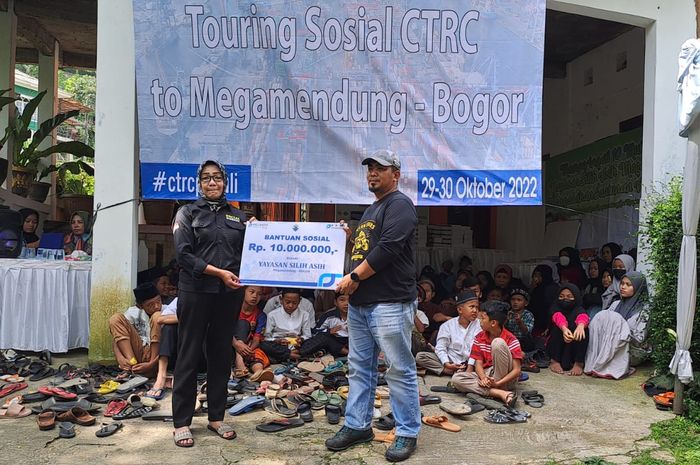 Container Terminal Rider's Community (CTRC) menggelar touring sambil bakti sosial.