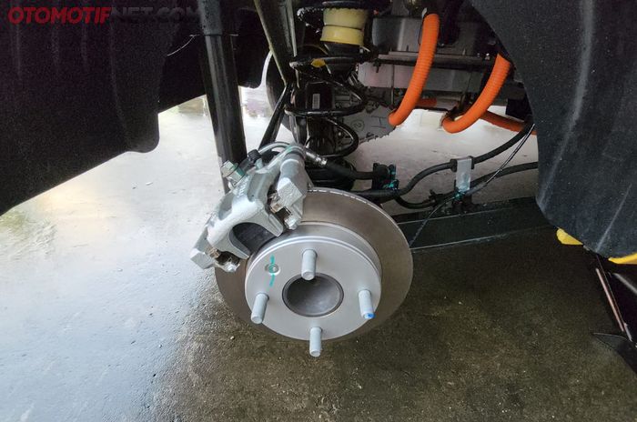 Sistem pengereman sudah pakai disc brake depan - belakang