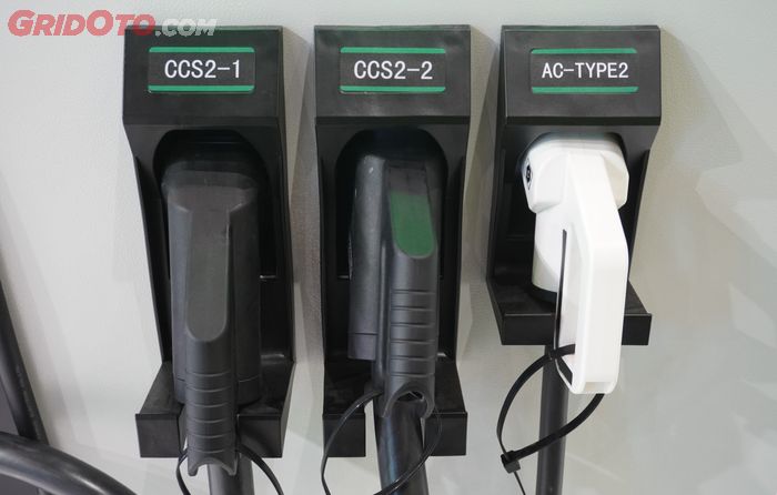 Voltron DC Fast Charging dengan daya listrik 120 kW dan AC charging 22 kW