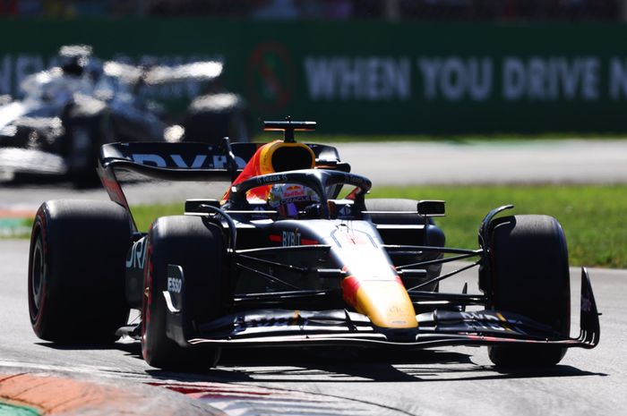 Berhasil menang di hasil balap F1 Italia 2022, Max Verstappen gagalkan pesta Charles Leclerc di kandang Ferrari