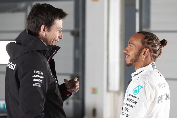 Bos tim Mercedes, Toto Wolff dan Lewis Hamilton. Apakah nanti mereka akan berpisah?