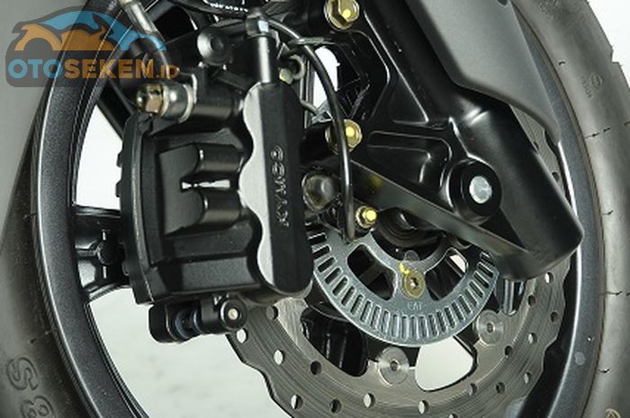 Ilustrasi rem cakram depan sepeda motor dengan fitur rem ABS